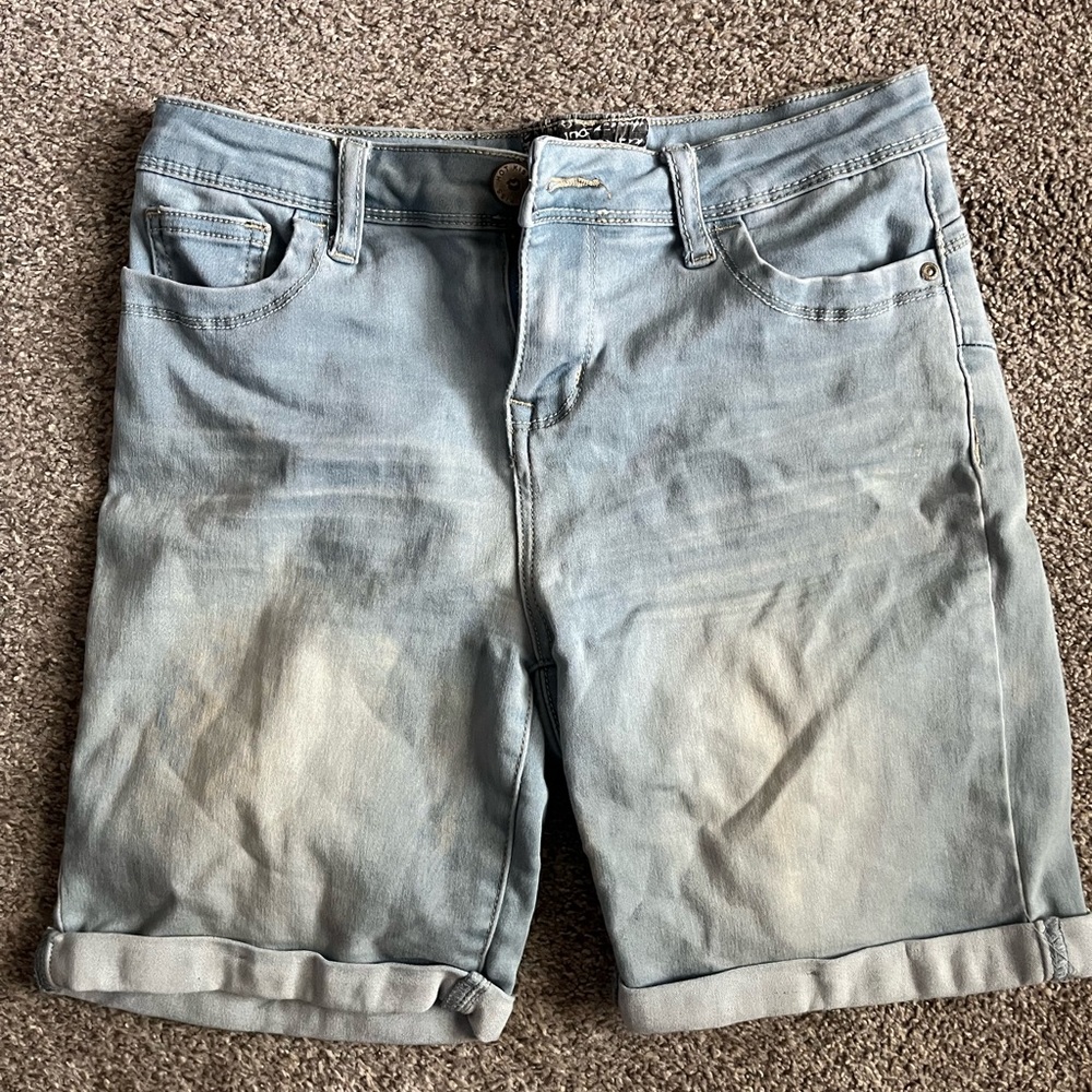 Juniors size 9 light wash jeans shorts